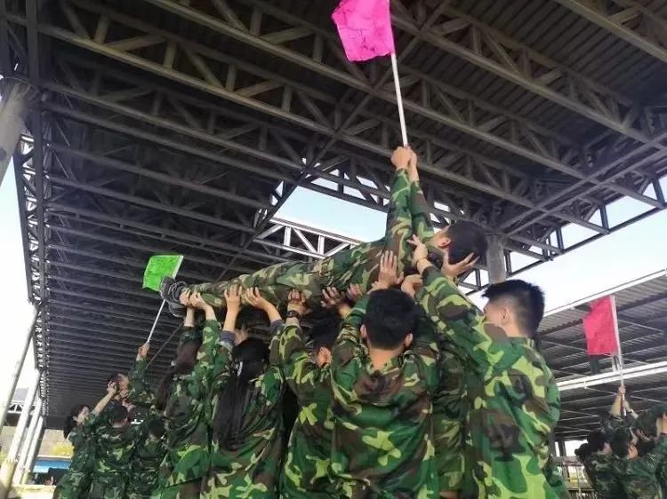 上海公司組織員工戶外趣味拓展團建活動方案，開展兩日江浙滬趣味團隊建設活動！